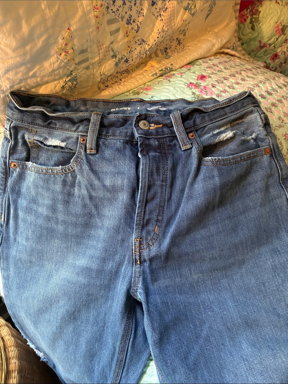 Old Navy High-Rise Slouchy Sz 4 Medium Blue Distressed Straight-Leg Jeans